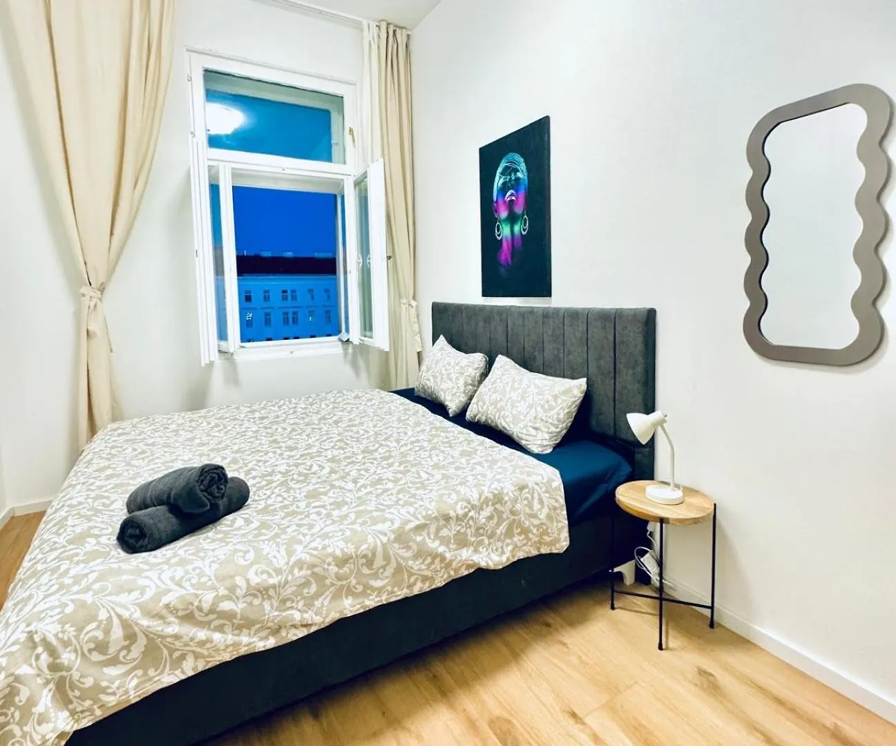 Apartment 4Br Shared Apt With City View Only 7- Min To Westbahnhof Vienna Austria