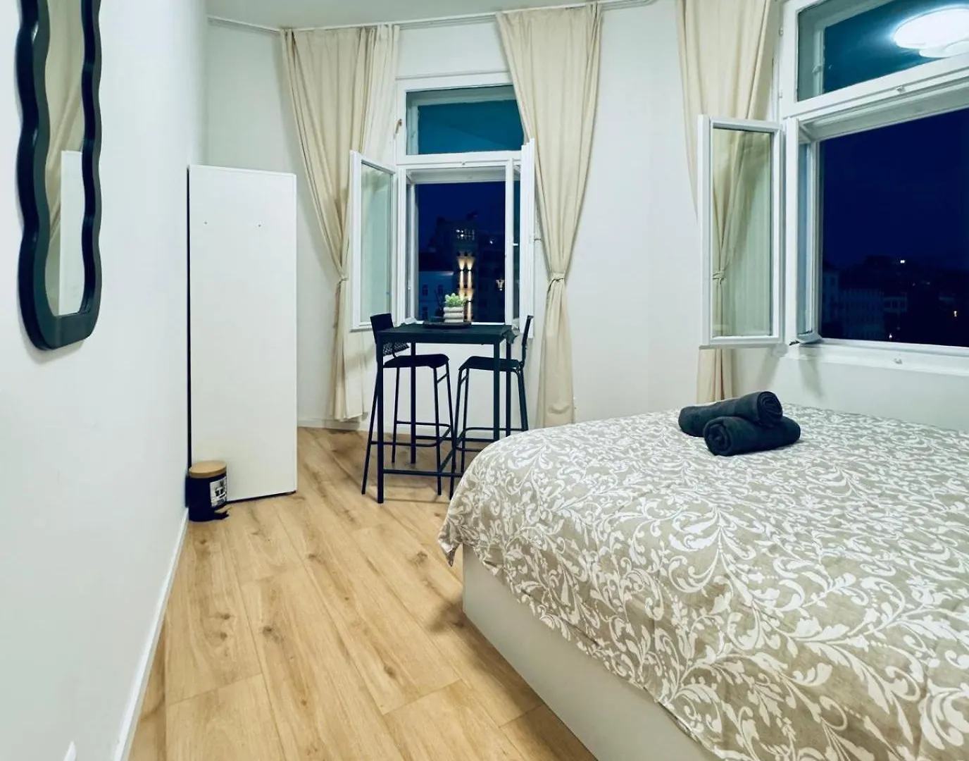 4Br Shared Apt With City View Only 7- Min To Westbahnhof Vienna Austria