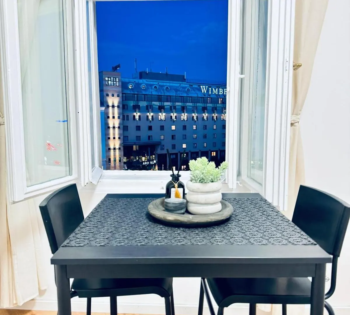 4Br Shared Apt With City View Only 7- Min To Westbahnhof Vienna