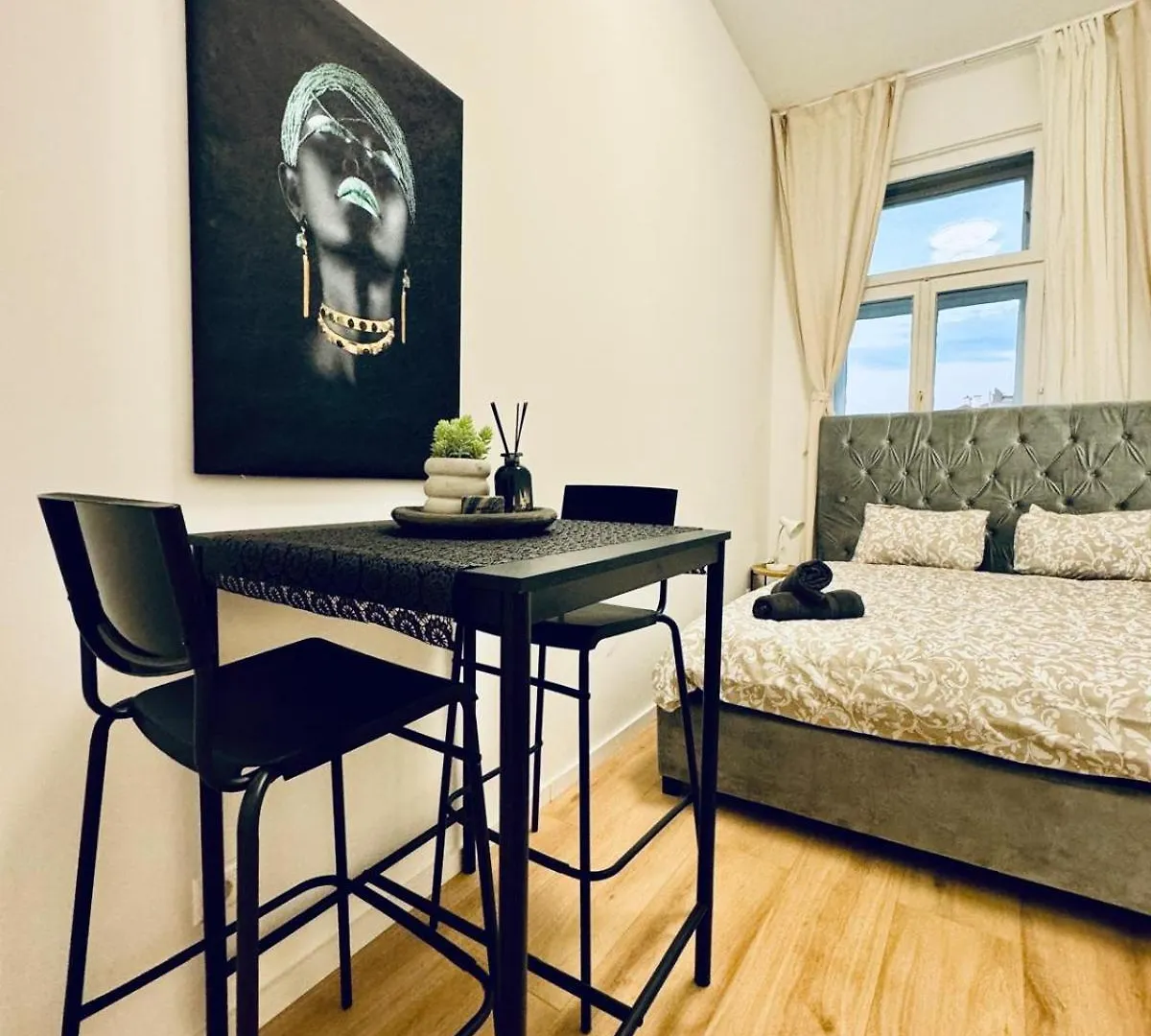 4Br Shared Apt With City View Only 7- Min To Westbahnhof Vienna