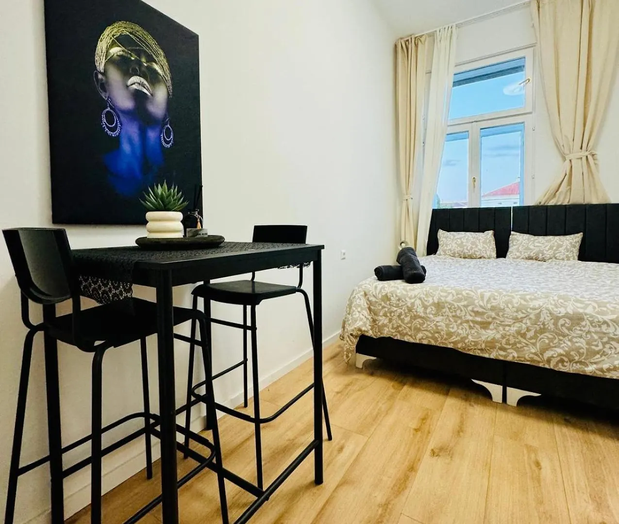 4Br Shared Apt With City View Only 7- Min To Westbahnhof Vienna