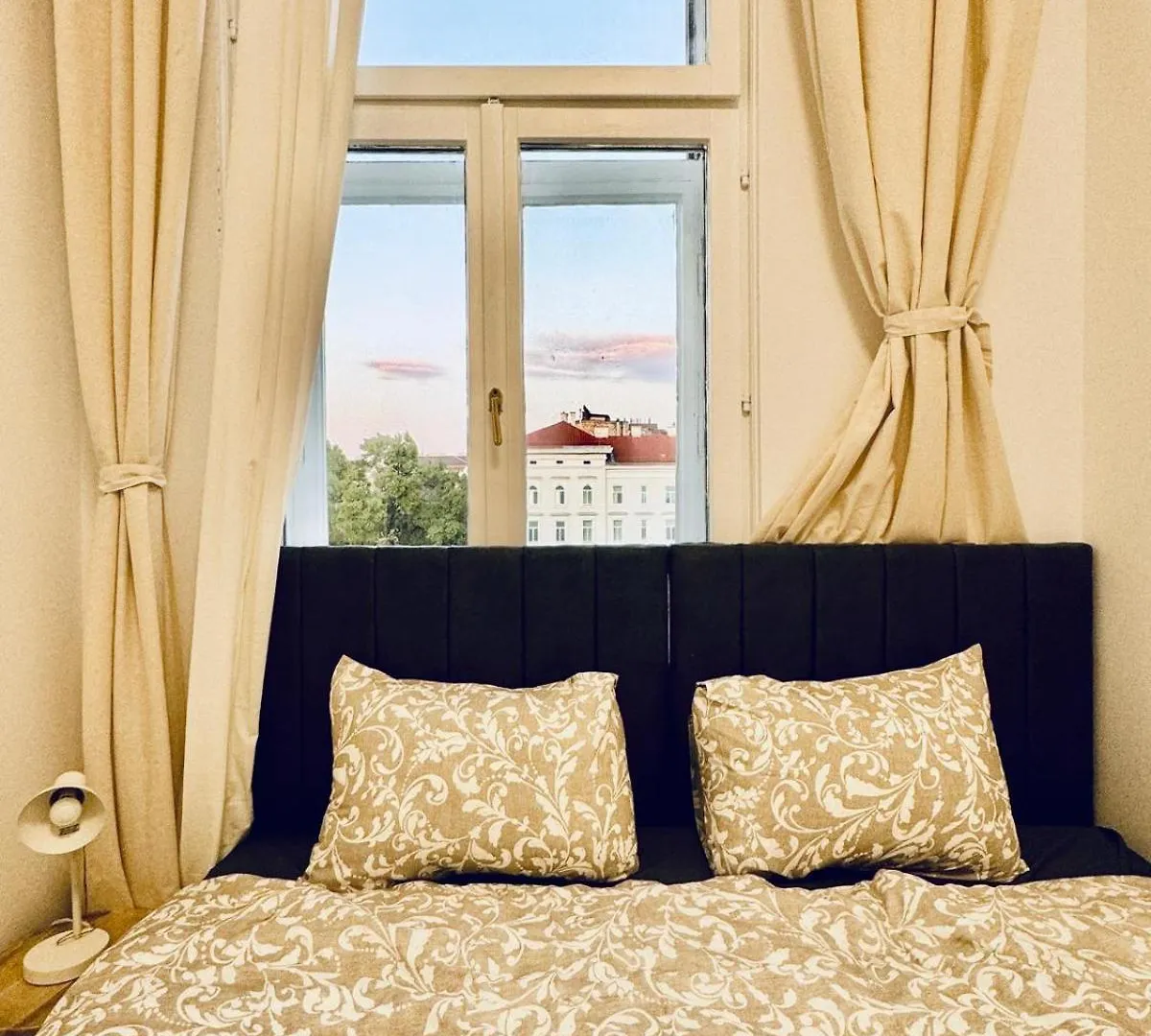 4Br Shared Apt With City View Only 7- Min To Westbahnhof Vienna